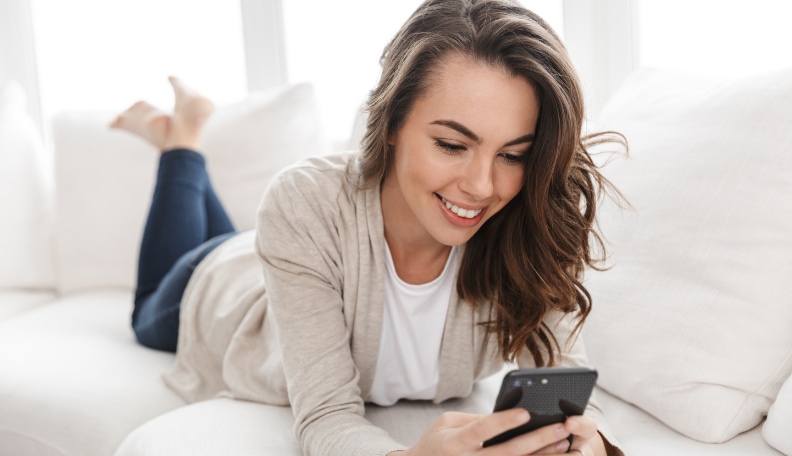 25+ Best Text Messages to Flirt with a Girl You Just Met (That Actually Work)